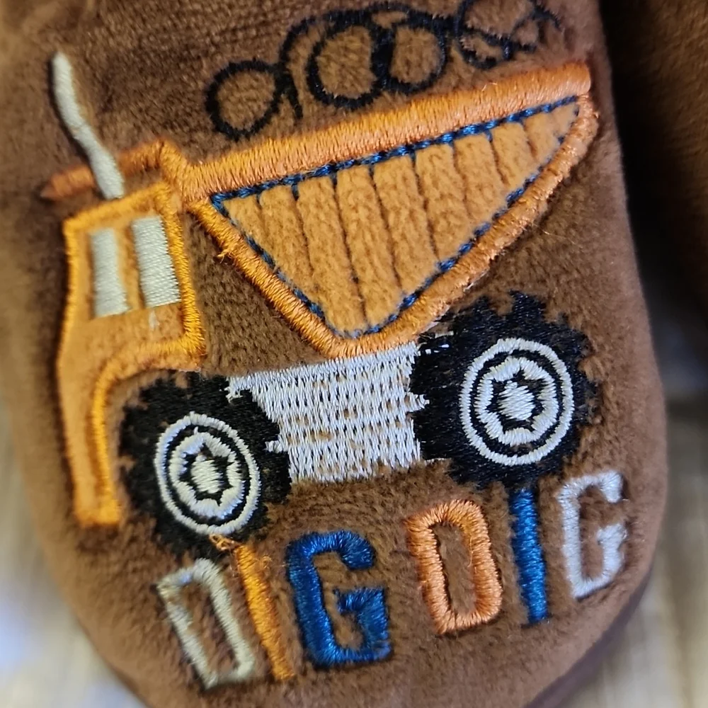 Ailvyang Dump Truck Slippers Brown Size 14